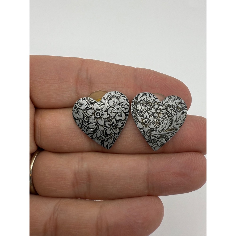 Vintage Silver Tone Heart Floral‎ Embossed Stud Earrings Retro Romantic Gift 1"